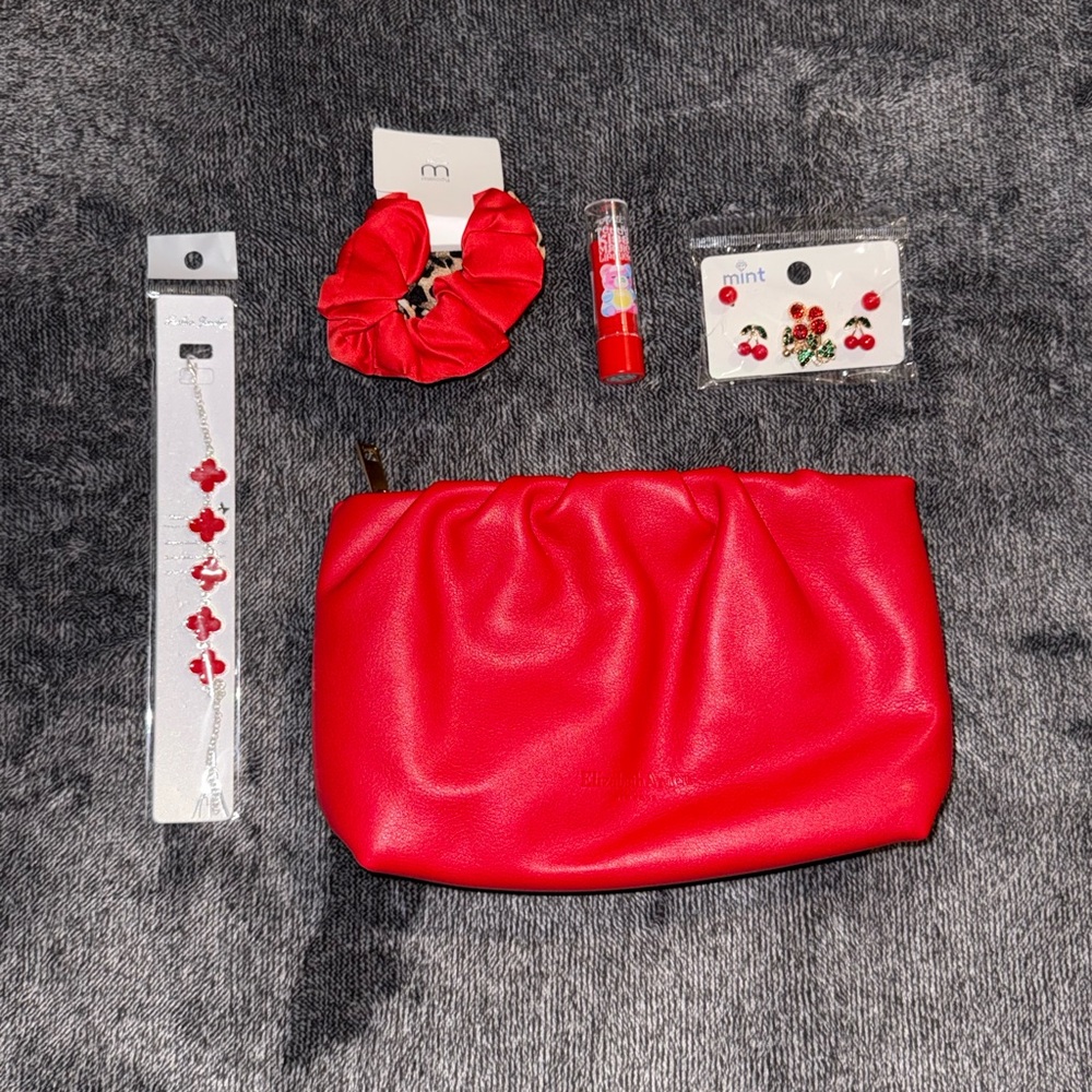 Red Bundle! ♥️ (5 ITEMS!)